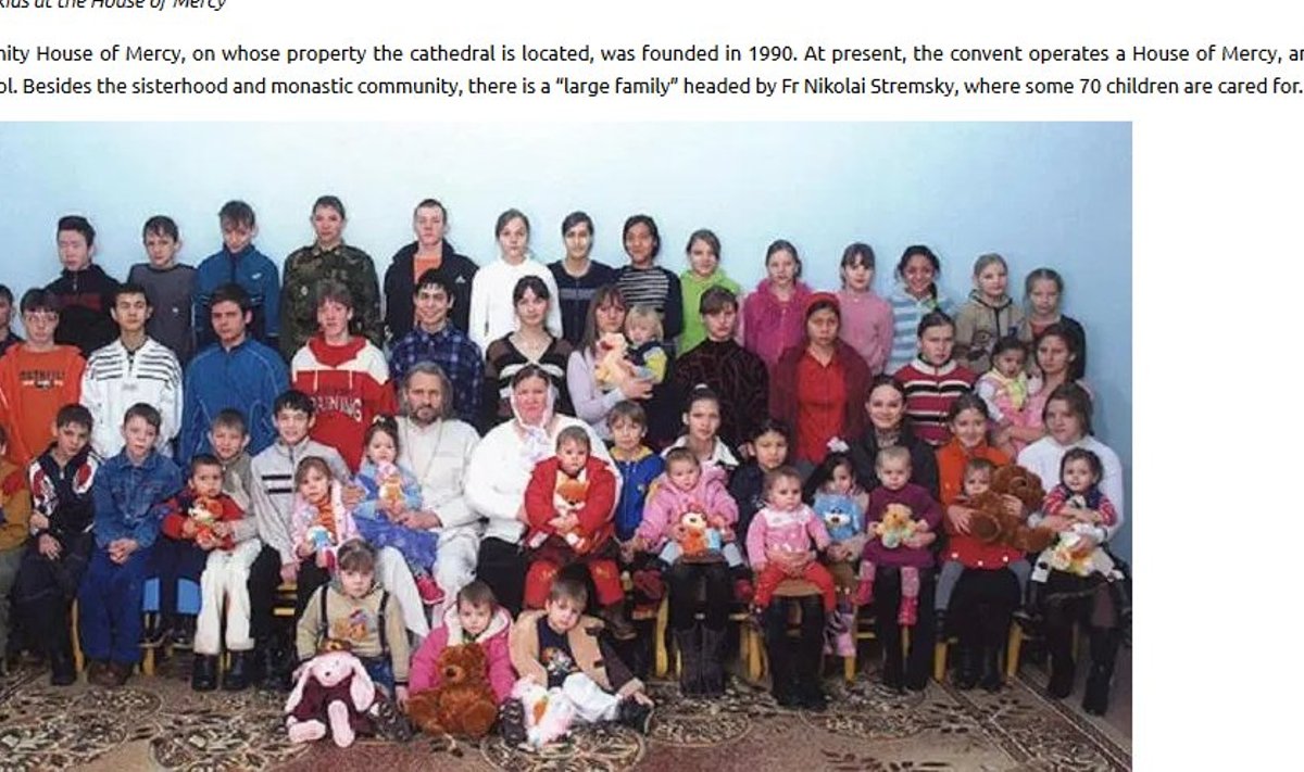 Isa Nikolai üheksa oma lapse ja adoptiivlastega. 