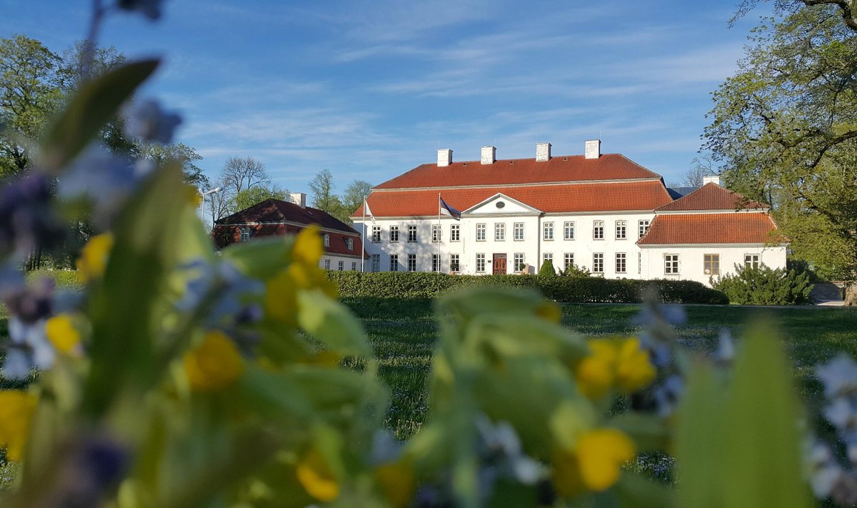 18. sajandil ehitatud Suuremõisa lossis on Hiiumaa ametikool tegutsenud juba pea 50 aastat.