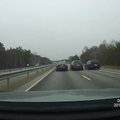 VIDEO | Eluohtlikud manöövrid! Autojuht surub möödasõidul teised liiklusest välja