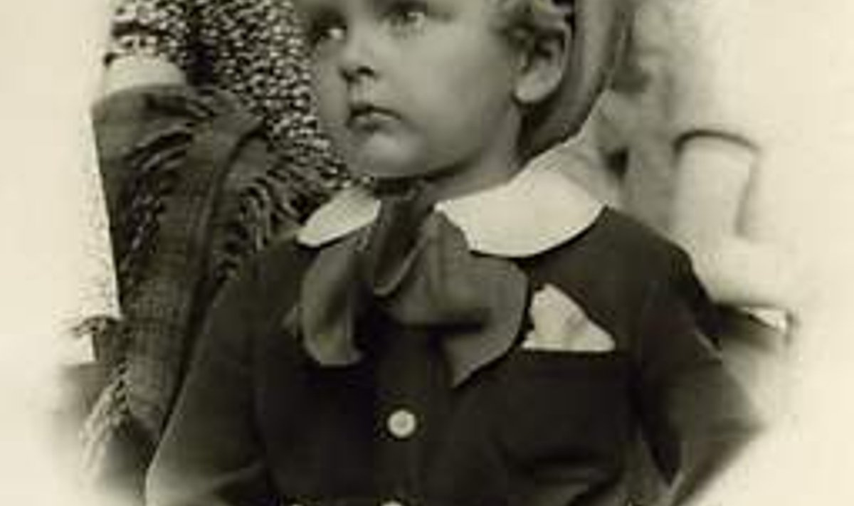 Väike Juss: Lapsepõlvefoto legendaarsest poeedist, näitlejast ja lavastajast Juhan Viidingust (1. juuni 1948 – 21. veebruar 1995). erakogu