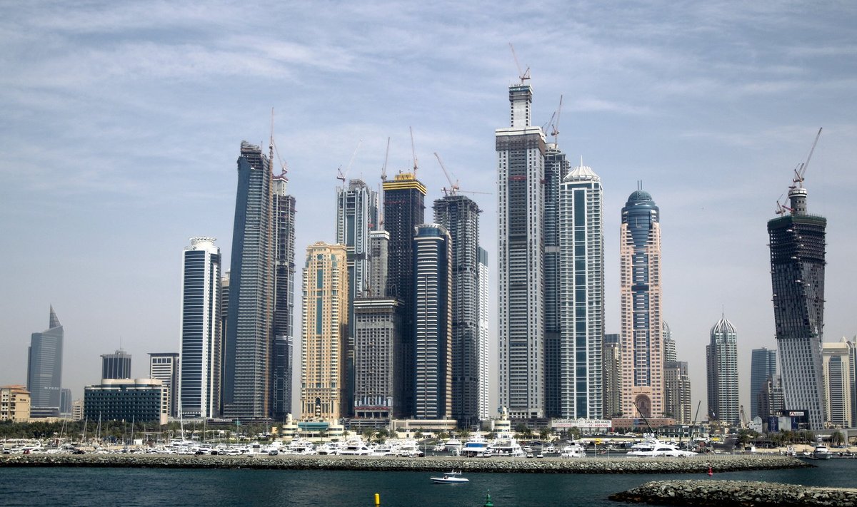 An aerial view shows skyscrapers, some of them under construction, along the Dubai Marina on April 6, 2010. AFP PHOTO/MARWAN NAAMANI