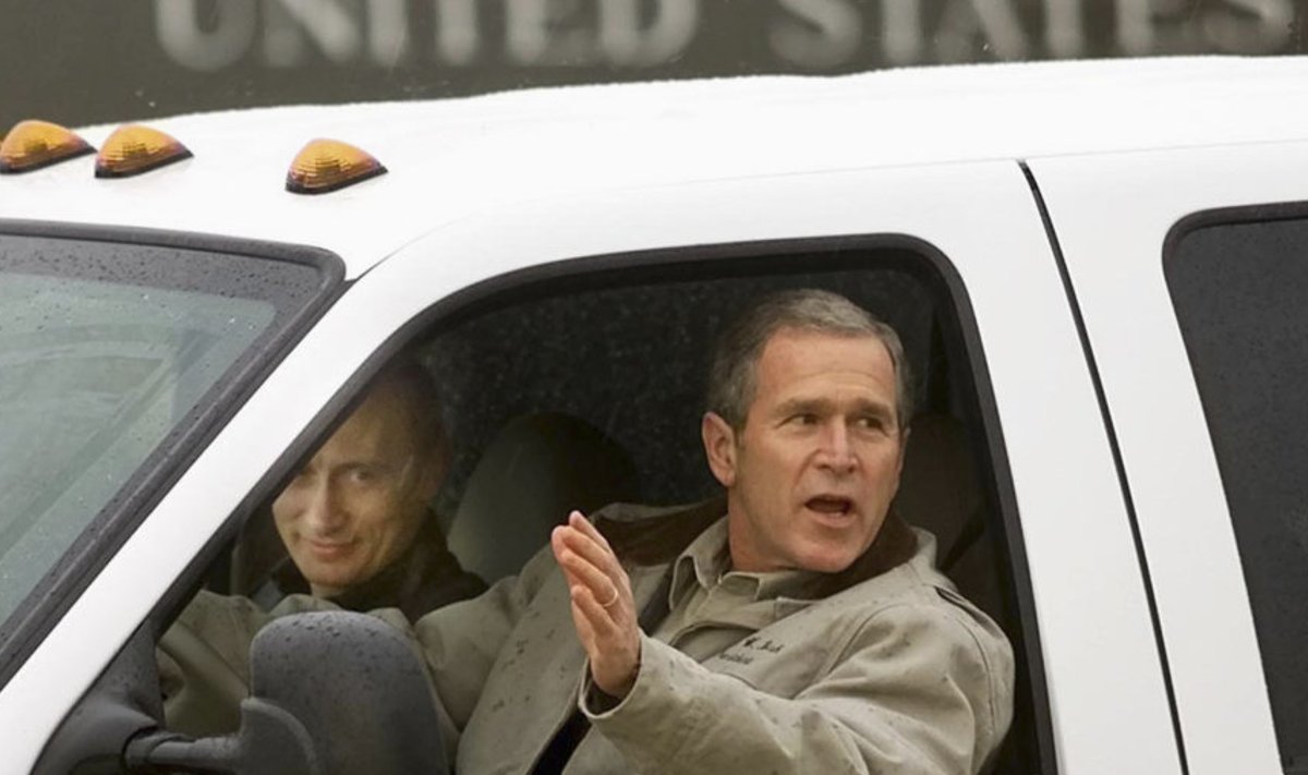 Bush sõidutab Putinit oma rantšos 2001. aasta novembris.