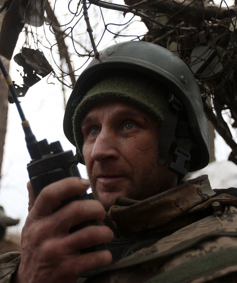 Ukraina jalaväelane rindepositsioonil. Foto tehtud 27. veebruaril 2023 Vugledaris.