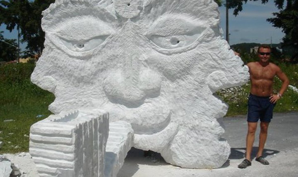 Brasiilias Santa Catarina provintsis Brusques valminud 30-tonnine marmorskulptuur teemal «Kolmainsus: isa poeg ja püha vaim». Foto: Toomas Altnurme