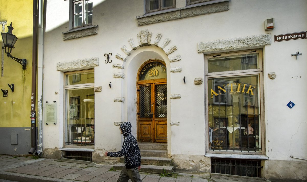 SULETUD! Rataskaevu tänava antiigiäri Tallinna vanalinnas.