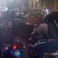 VIDEO: Mootorrattajõuk terroriseeris New Yorgis autoga sõitnud peret
