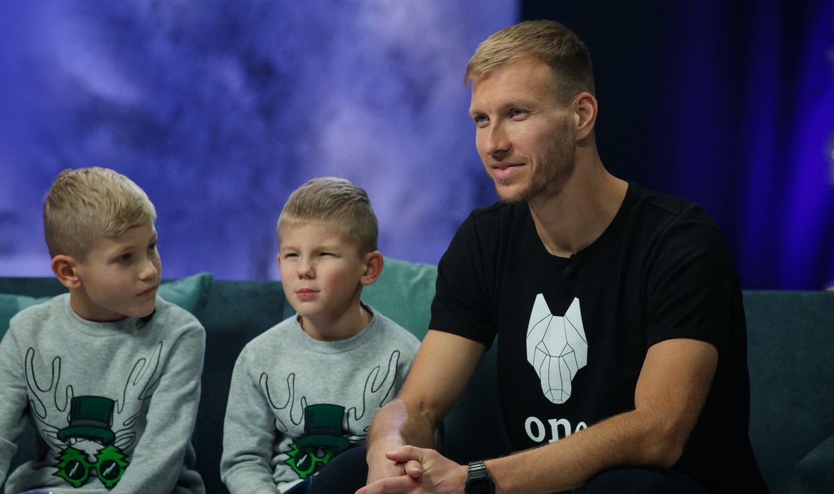 Tallinn, 25.12.2019. ERR-i saadet "Jõulutunnel" külastas jalgpallur Ragnar Klavan koos oma perega.