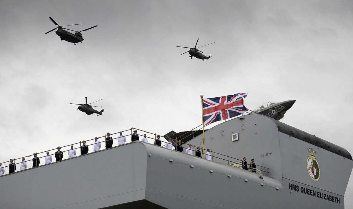 HMS Queen Elizabethi ristimistseremoonia. 