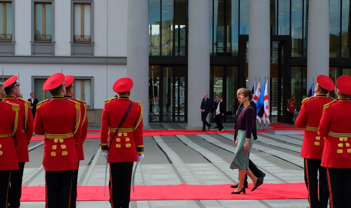 Eesti president Kersti Kaljulaid ja Gruusia riigipea Giorgi Margvelashvilii täna Thbilisis.