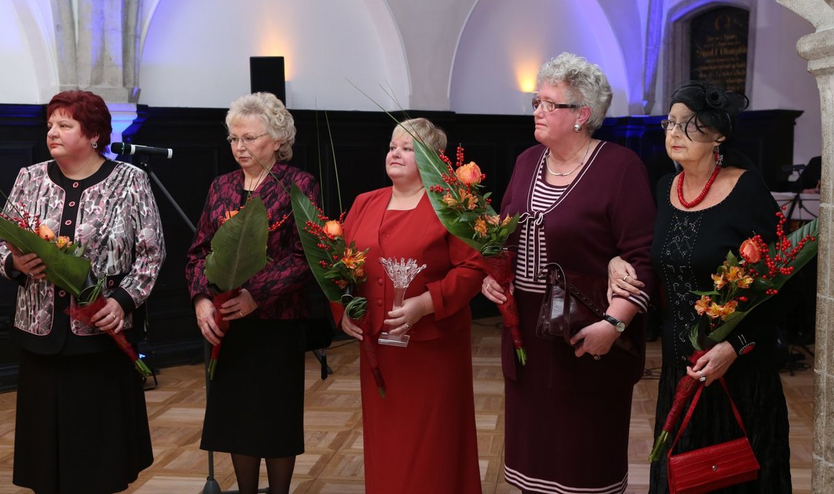 2013. aastal kuulutati Aadu Luukase missioonipreemia nominentideks SOS Lasteküla emad Merle Poom, Leili Uutsalu, Sirje Kurik, Mare Kangur ja Tiia Kikkas.