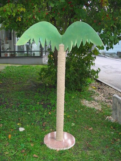 Palmiks kujundatud kratsimispuu mõjub kujunduselemendina.