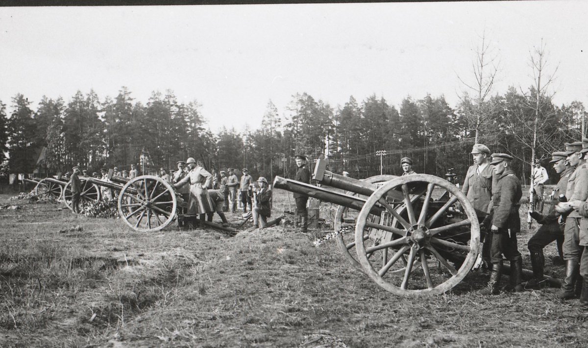 Foto Kuperjanovi partisanipataljoni võitlejatest Landeswehri sõja ajal.