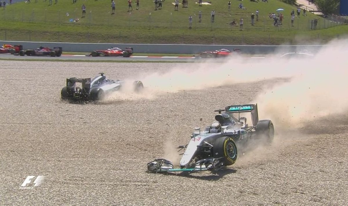 Rosberg ja Hamilton katkestavad
