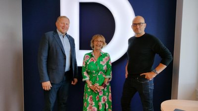 Coop Eesti Keskühistu juhatuse esimees Rainer Rohtla, Reet Linna ja saatejuht Ramus Kagge.