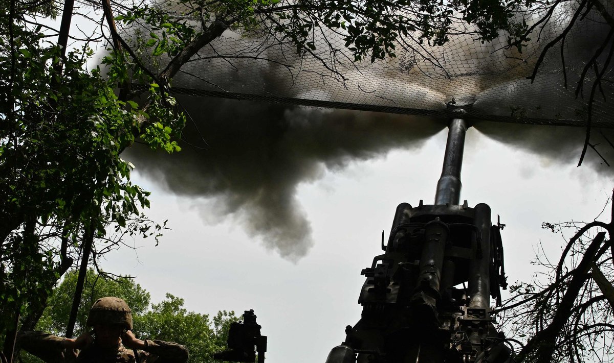 Ukraina armee M777 haubits.