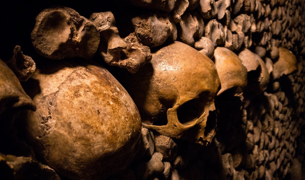 Pariisi Katakombidesse on laotud 6 miljoni inimese skeletid