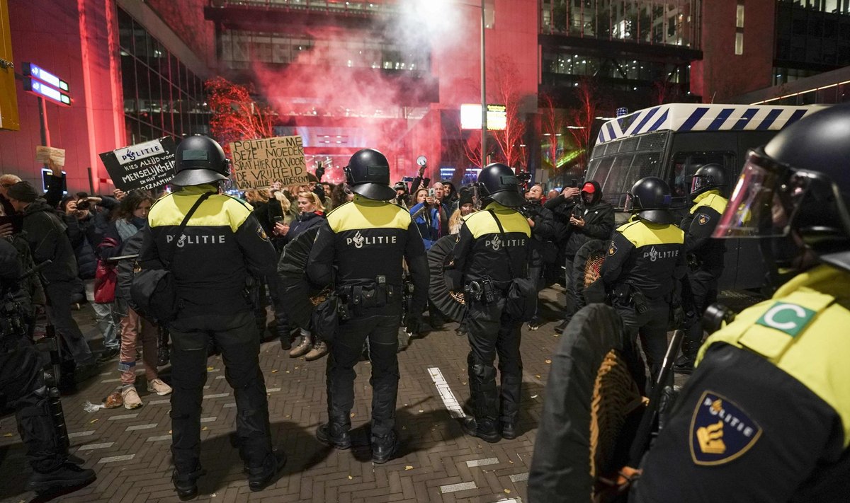 Haagis järgnesid Hollandi peaministri avaldusele rahutused, kus politsei lasi lõpuks käiku veekahuri.