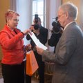 FOTOD: EVEA ja maksumaksjate liit andsid riigikogu esimehele üle 1000 euroste arvete nõude tühistamist nõudvad allkirjad