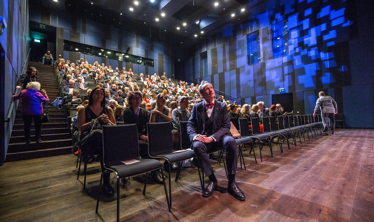8. oktoobril tähistab Eesti Kirjanike Liit oma 100 aasta juubelit. Pilt pärineb viie aasta tagant, kui liit sai 95 aastat vanaks, esiplaanil Eesti Kirjanike Liidu esimees Tiit Aleksejev.