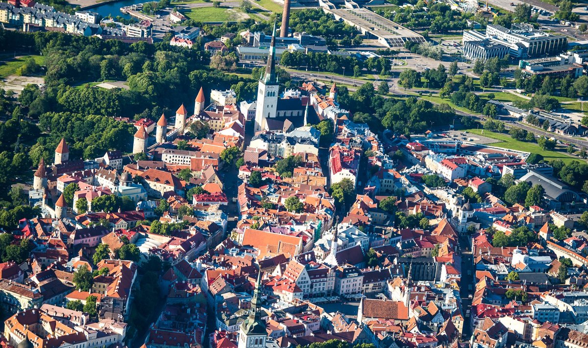 Tallinna kohal lennates juuli 2014