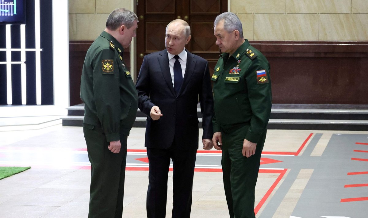 Kindralstaabi juht Valeri Gerassimov, president Vladimir Putin ja kaitseminister Sergei Šoigu Moskvas, 21. detsember