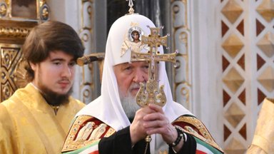 Patriarh Kirill karistas Navalnõi haual hingepalvuse läbi viinud vaimulikku