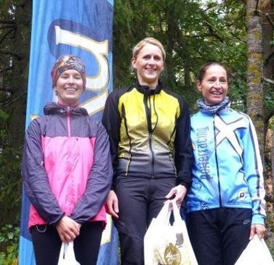 N35 vanuseklassi rattapäeva võitjad vasakult Edit Kannel, Marge Erm ja Kristiina Kõll-Grünberg. Fotod: Sirli Metsamäe