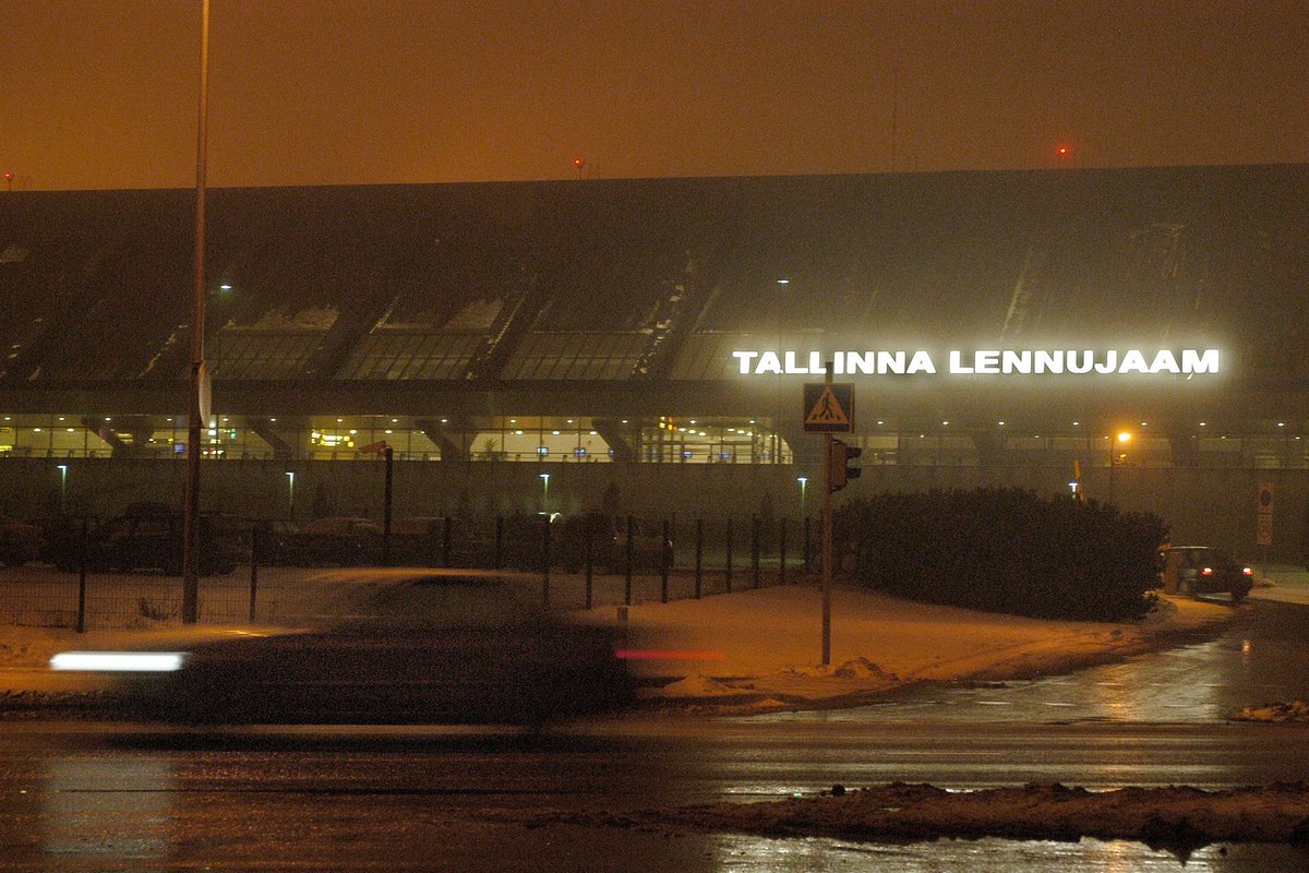 Tallinna lennujaamas tuli lennuki õhkutõus katkestada. Üks reisija kukkus tüli norima