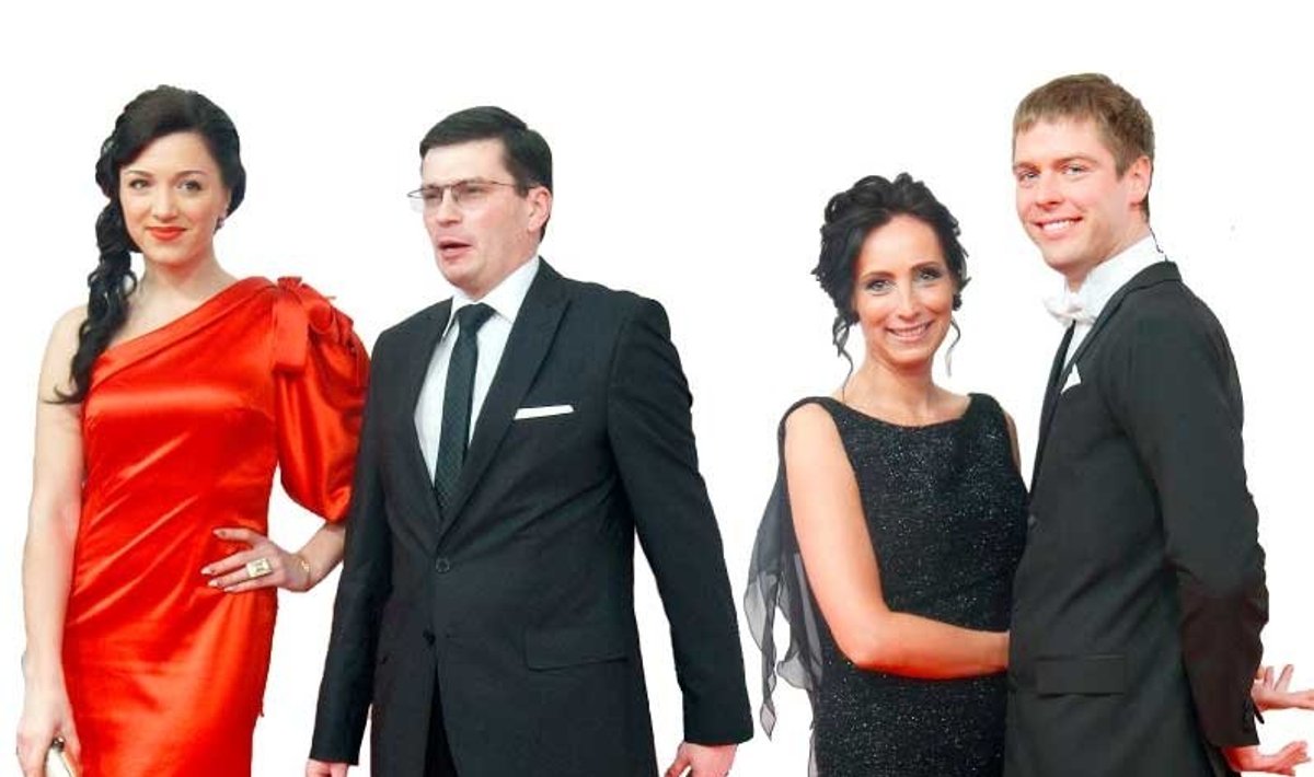 Poliitbroilerid tinistasid end VIPiks: Sofja Derjugina ja Max Kaur, Evelyn Sepp ja Marko Kiigajaan. 