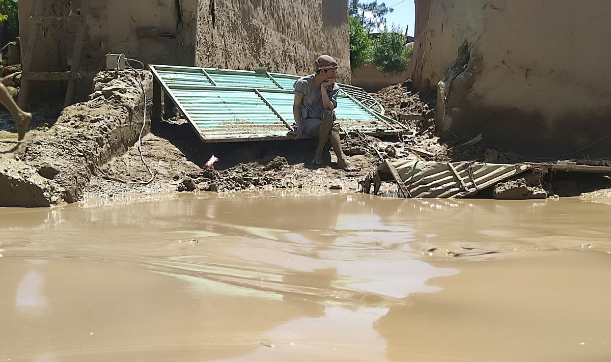 Paduvihmade põhjustatud üleujutused hävitasid Afganistanis tuhandeid kodusid ja nõudsid sadu elusid.