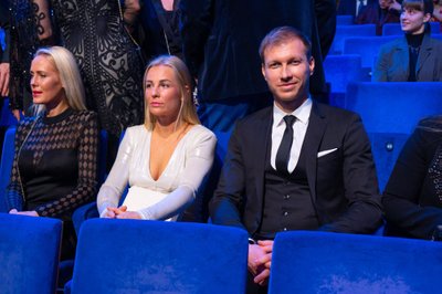 SPORDITÄHTEDELE KAASA ELAMAS Tallinna Kalevi jalgpalliklubi president Ragnar Klavan veetis õhtu koos abikaasa Liliga.