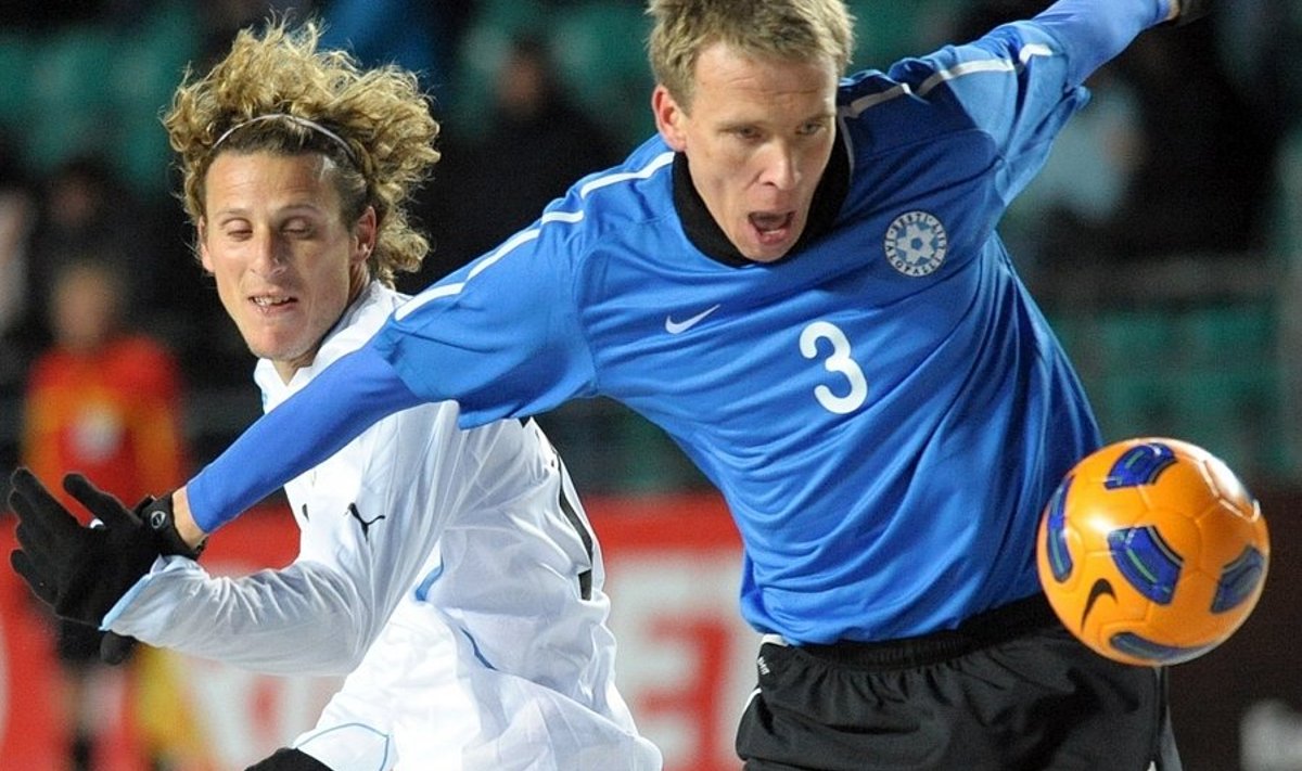 Eesti -Uruguai 2011: Taavi Rahn vs Dieogo Forlan.
