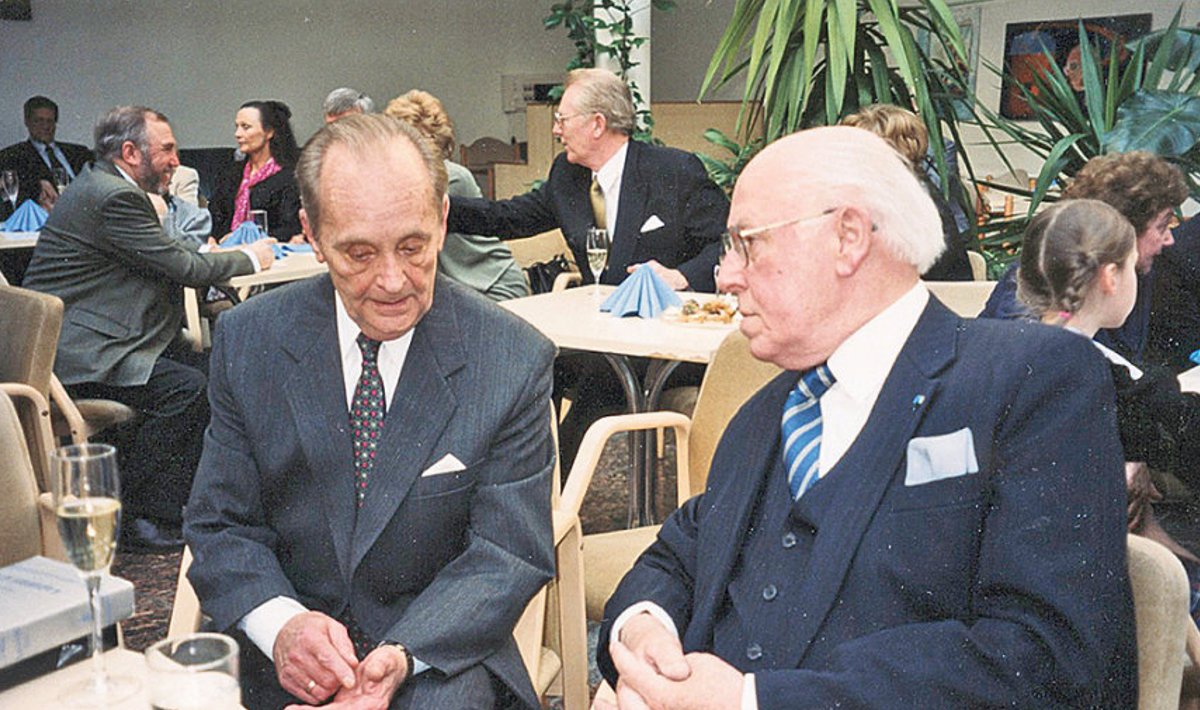 Vaino Väljas ja Lennart Meri – head sõbrad ei vaja erilist põhjust, et kokku saada ja ühiselt  käidud teid meenutada.