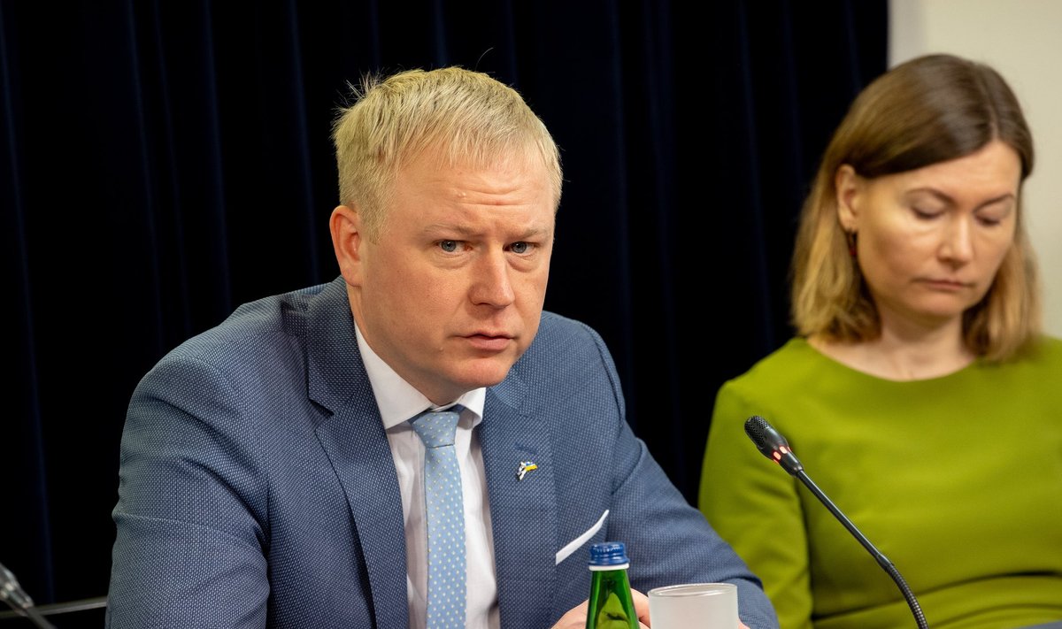Rahandusminister Mart Võrklaev ja terviseminister Riina Sikkut.
