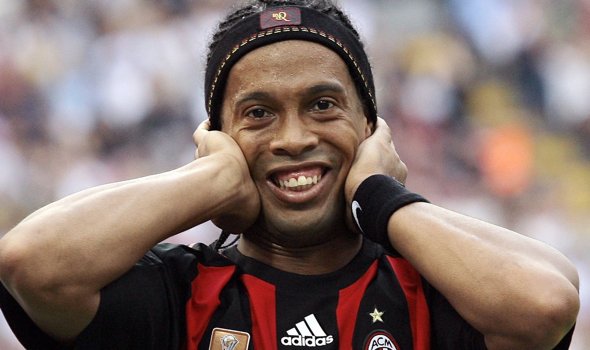 Ronaldinho  (AC Milan)