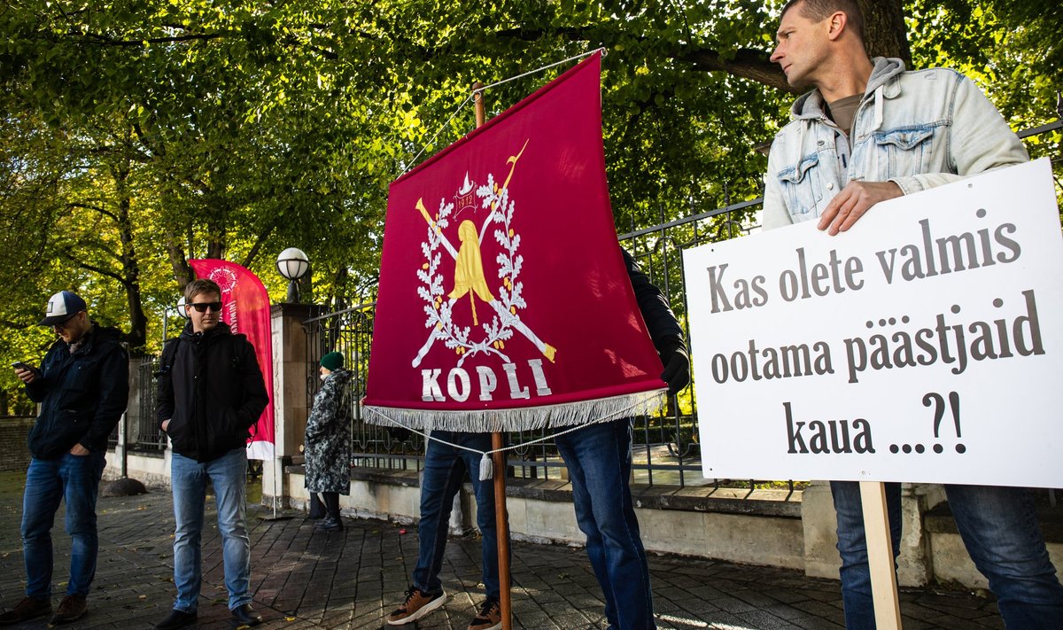 12 октября на Тоомпеа прошел пикет, участники которого выразили протест в связи с решением закрыть Коплискую спасательную команду.