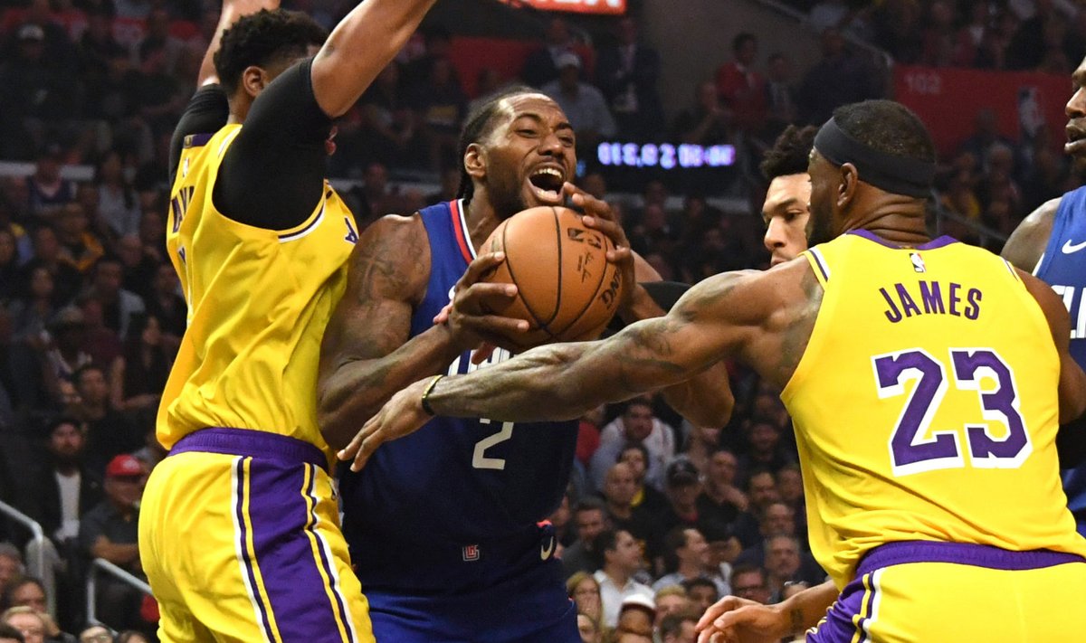 Kawhi Leonard Lakersi meeste Anthony Davise ja LeBron Jamesi vahel