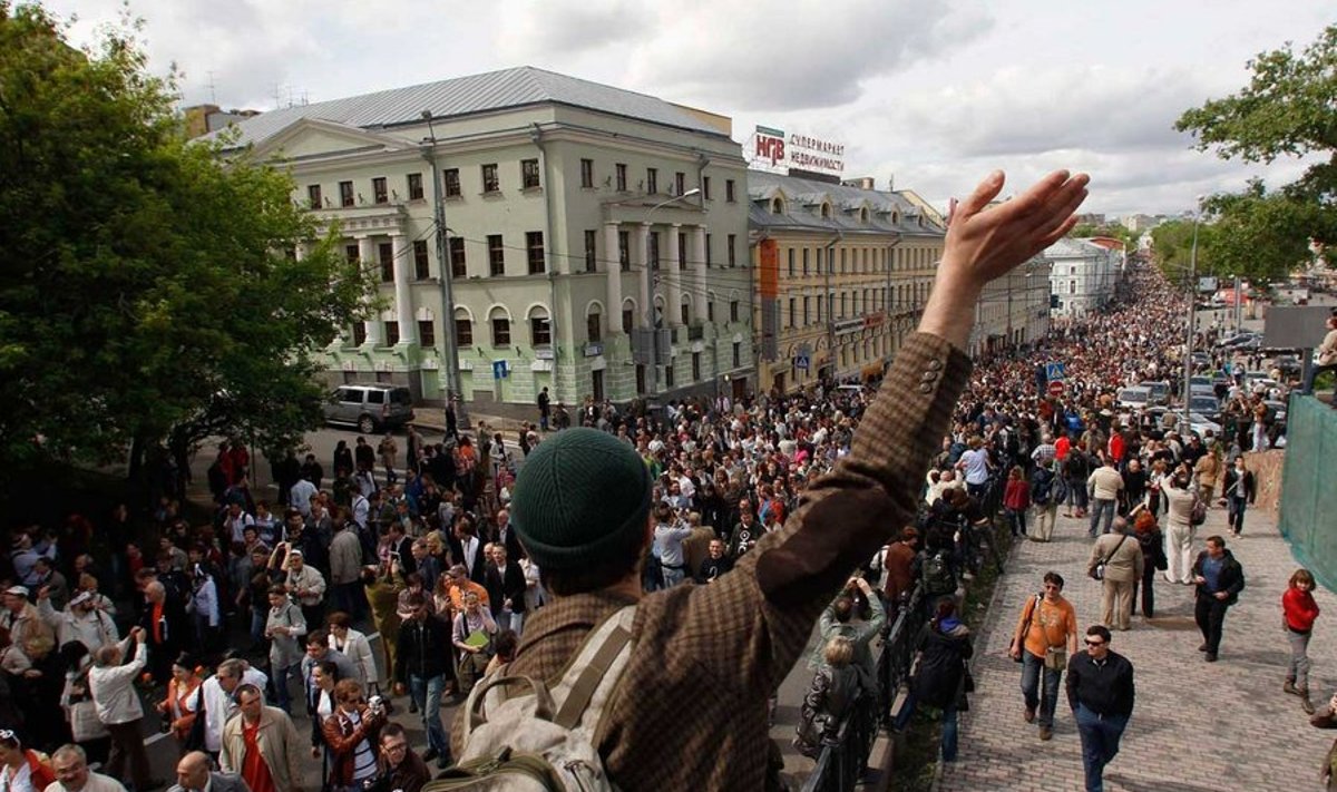 Nädalavahetusel osalesid moskvalased uut liiki protestis – plakatiteta massijalutuskäigus.