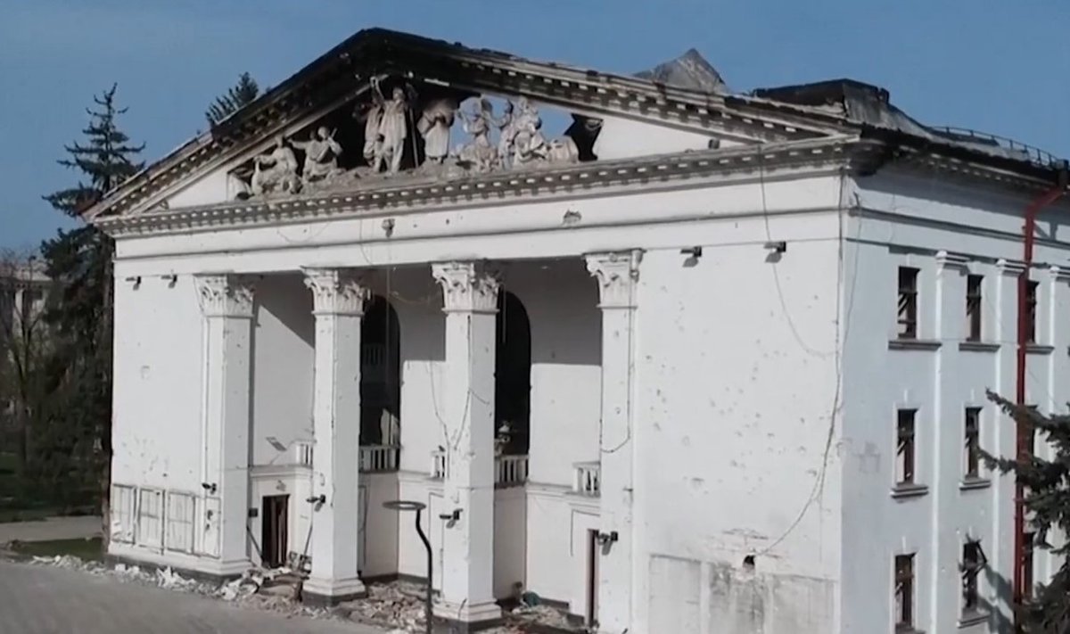 Мариупольский театр после обстрела