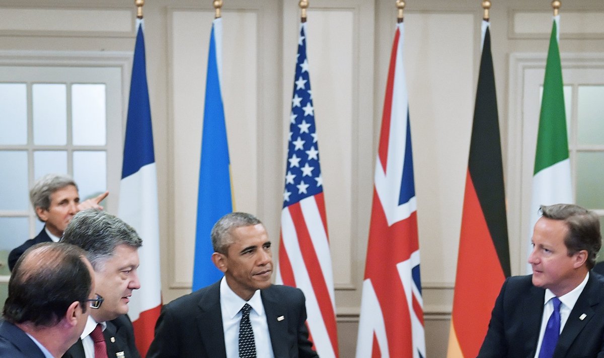 Prantsuse president François Hollande (vasakult), Ukraina president Petro Porošenko, USA president Barack Obama, ja Briti peaminister David Cameron Walesi tippkohtumise avapäeval. NATO riigid on jõudnud otsusele, et hakkavad Ukrainat koos rahaliselt toetama.