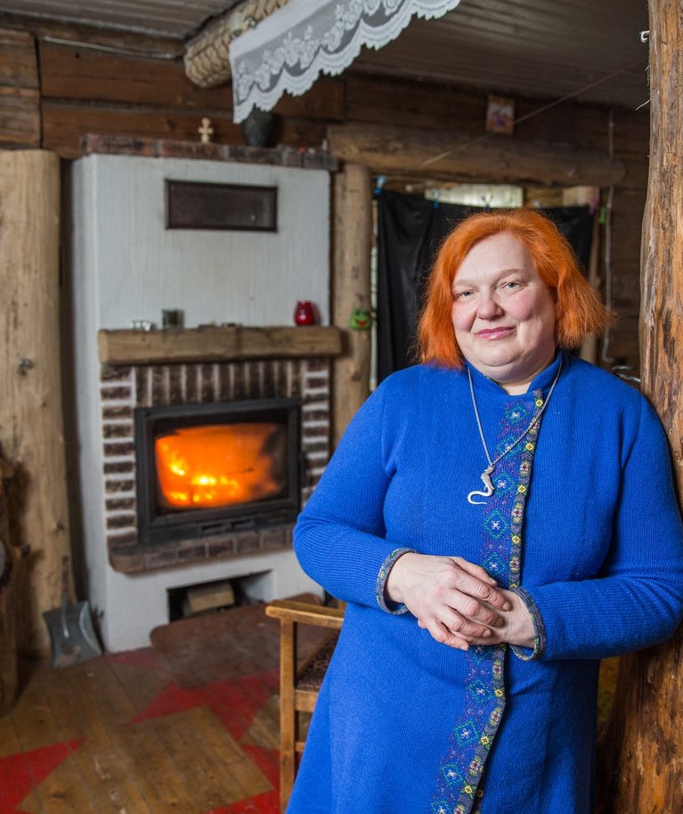 „Võromaa on Eesti põliskultuuri rikkus, rahvusluse häll. Võrokesed on alati olnud väga isamaalised, kuid sealjuures ka loodust hoidvad ja oma keelt mäletavad. Paljud meist muretsevad võro keele tuleviku pärast, aga on ka inimesi, kes esiti kaotavad oma kodu,“ ütleb Kauksi Ülle.