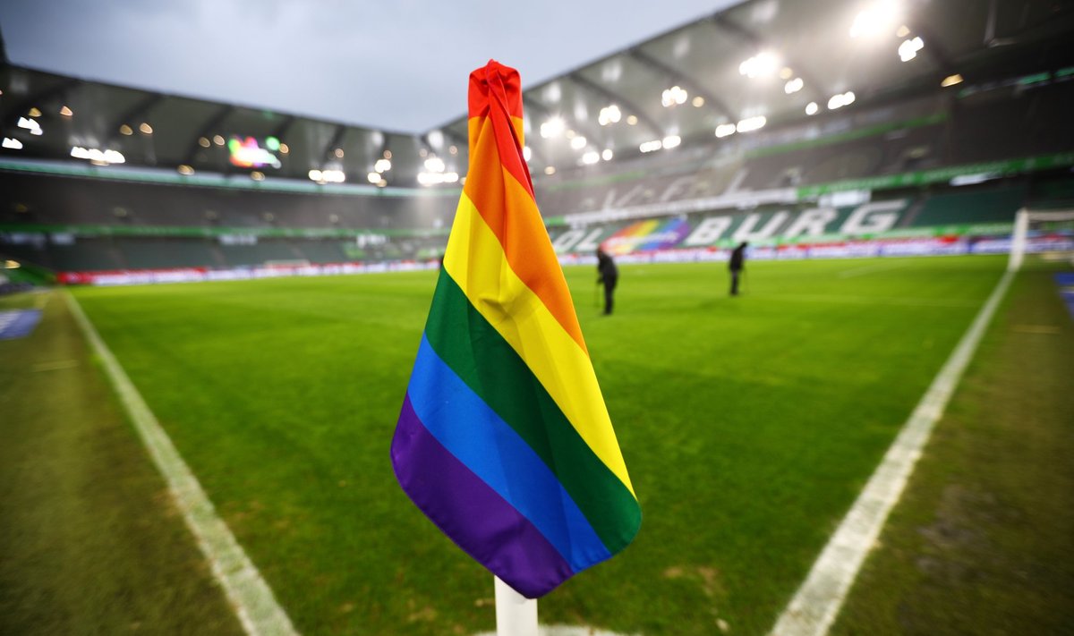 Vikerkaare lipp Bundesliga mängul.