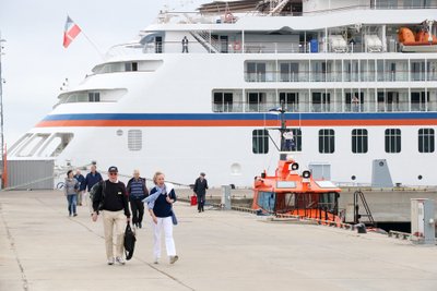 Esimene kruiisilaev saanus 2016 aastal Saaremaa sadamasse 11, juulil, sadamat külastab augustis üks laev ja selleks aastaks on külastused siis läbi