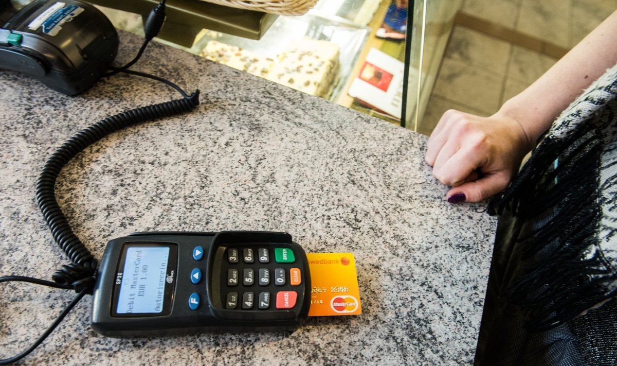 Tänases Eestis levinud kaardimakseterminal, mis viipemakset ei toeta.