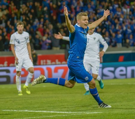 GOOOOL! Islandi täht Alfreð Finnbogason lõi just palli Soome väravasse.
