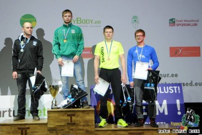 Möödunud aasta maadluse Eesti meistrivõistlustel tuli vastu võtta pronks (mina neoonvärvides) (märts 2015).
