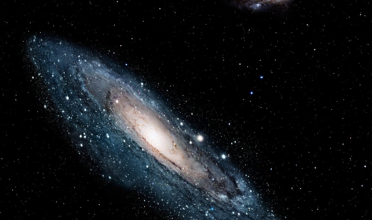Mõningate arvutuste järgi saavad Linnutee ja Andromeeda galaktika 4–5 miljardi aasta pärast kokku ning moodustavad ühise hiidgalaktika.