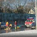 На Пярнуском шоссе автомобиль сбил женщину на пешеходном переходе. Ее доставили в больницу