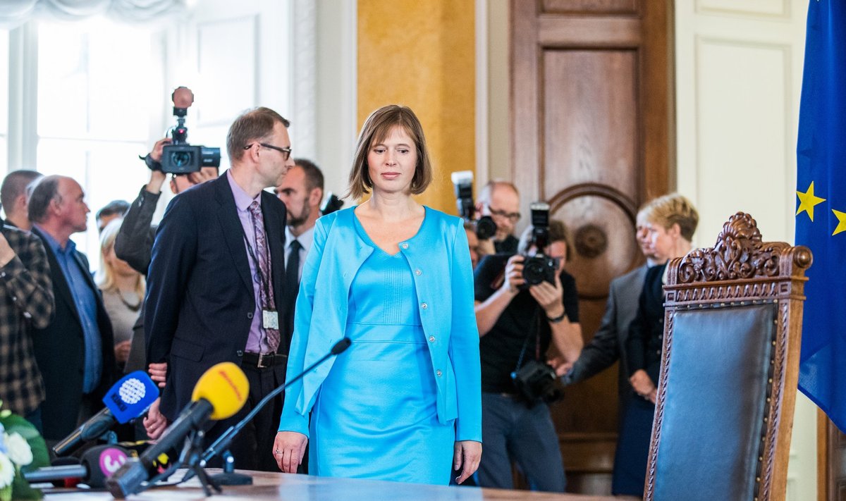 Eile presidenditoolile istunud Kersti Kaljulaidil tuleb edaspidi harjuda elama välklampide sähvimise saatel, sest privaatsusele tal selles ametis lootust pole.