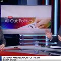 VIDEO | Briti uudisteankur ajas Läti ja Leedu otse-eetris sassi, kahjuks juhtus see väga vale inimese ees